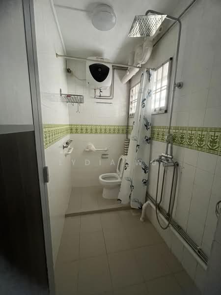 491H Tampines Street 45, 491H Tampines Street 45, 4 Bedrooms, 1,302 sqft, HDB Flat For Sale, by Lydia Wu, 500181975 - Bathroom - PropertyGuru.com.sg