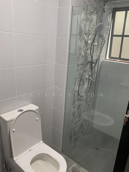 Lorong 105 Changi, Lorong 105 Changi, 5 Bedrooms, 3,000 sqft, Corner Terrace For Rent, by Jeffrey Goh, 500182023 - Bathroom - PropertyGuru.com.sg