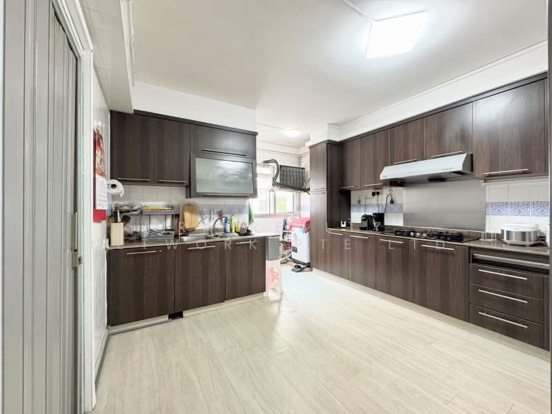 242 Pasir Ris Street 21, 242 Pasir Ris Street 21, 4 Bedrooms, 1,593 sqft, HDB Flat For Sale, by Phoebe, 500182056 - Kitchen - PropertyGuru.com.sg
