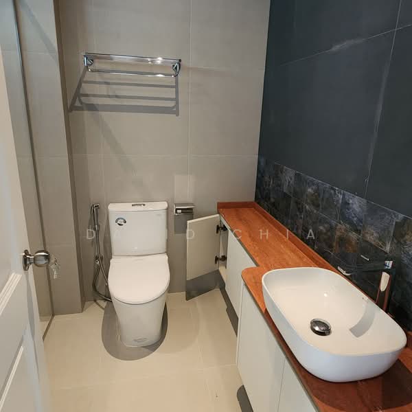 Watten Heights, Watten Heights, Hillcrest Rd, Watten Estate Rd, Watten Dr, 6 Bedrooms, 4,490 sqft, Semi-Detached House For Rent, by David Chia, 500182060 - Bathroom - PropertyGuru.com.sg