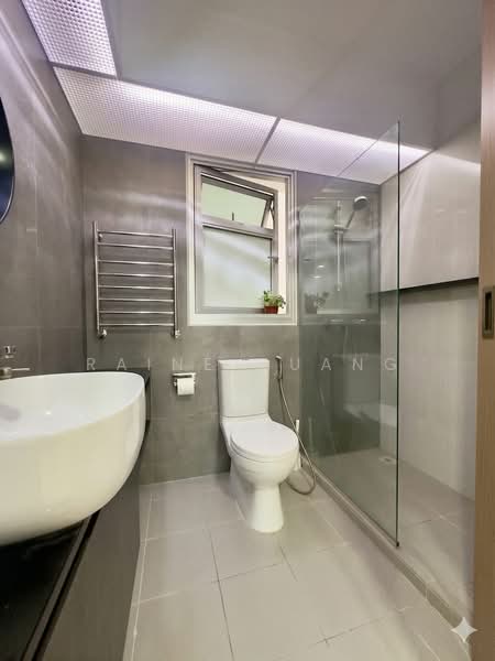 422B Northshore Drive, 422B Northshore Drive, 3 Bedrooms, 1,001 sqft, HDB Flat For Sale, by Raine Huang, 500182092 - Bathroom - PropertyGuru.com.sg