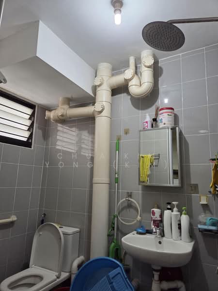 710 Ang Mo Kio Avenue 8, 710 Ang Mo Kio Avenue 8, 3 Bedrooms, 1,292 sqft, HDB Flat For Sale, by Chua Kim Yong (Kim), 500182157 - Bathroom - PropertyGuru.com.sg