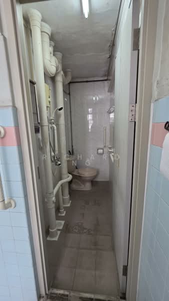 6 Jalan Batu, 6 Jalan Batu, 2 Bedrooms, 646 sqft, HDB Flat For Sale, by Richard Ng, 500182159 - Bathroom - PropertyGuru.com.sg