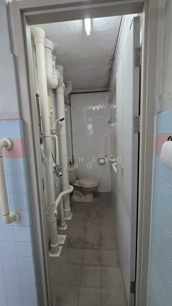 6 Jalan Batu, 6 Jalan Batu, 2 Bedrooms, 646 sqft, HDB Flat For Sale, by Richard Ng, 500182159 - Bathroom - PropertyGuru.com.sg