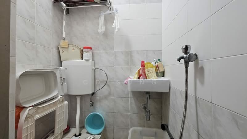 Rare D14 3 Bed 3 Baths under $2m Paya Lebar MRT 3 Min Walk, , 3 Bedrooms, 1,249 sqft, Condominium For Sale, by CD Sung, 500182168 - Bathroom - PropertyGuru.com.sg