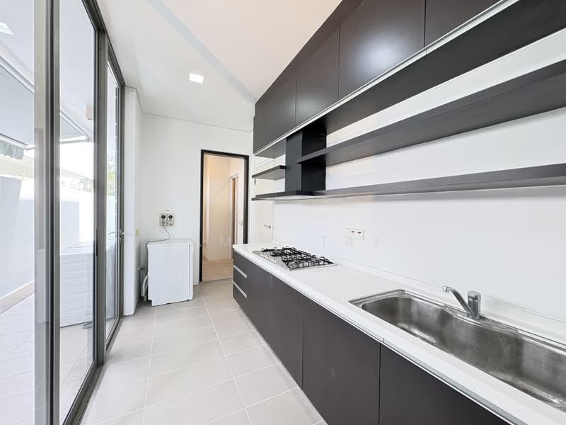 Beautiful Detached with Pool and 5 En-suites D10, , 5 Bedrooms, 7,400 sqft, Detached House For Rent, by James Tay, 500182184 - Kitchen - PropertyGuru.com.sg