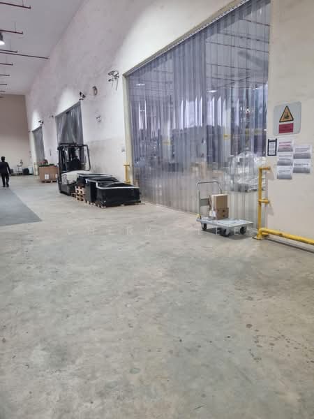Changi High 9m ceiling Ramp Up 9米高屋顶卡车可门前卸货近机场, , 40,000 sqft, Warehouse For Rent, by Cheryl Lee, 500182185 - Interior - CommercialGuru.com.sg