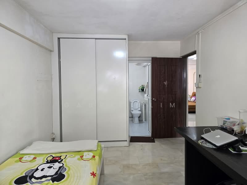 108 Mcnair Road, 108 Mcnair Road, 3 Bedrooms, 1,119 sqft, HDB Flat For Sale, by Gabriel Lim, 500182190 - Master bedroom  - PropertyGuru.com.sg