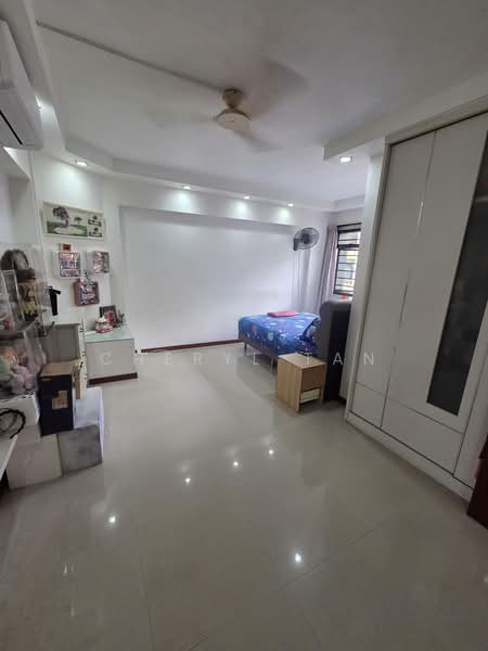 586 Woodlands Drive 16, 586 Woodlands Drive 16, 3 Bedrooms, 1,195 sqft, HDB Flat For Sale, by Cheryl Tan, 500182213 - Master Bedroom - PropertyGuru.com.sg