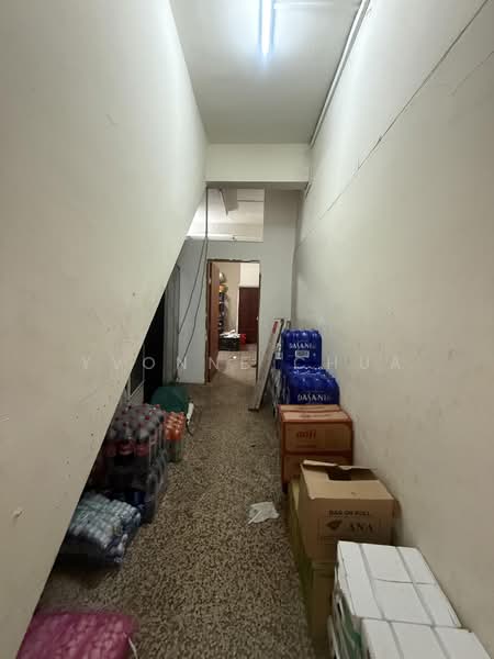 Freehold level 1 walk up apartment, Guillemard Road, 3 Bedrooms, 1,698 sqft, Walk-up Apartment For Sale, by Yvonne Chua, 500182218 - Corridor - PropertyGuru.com.sg