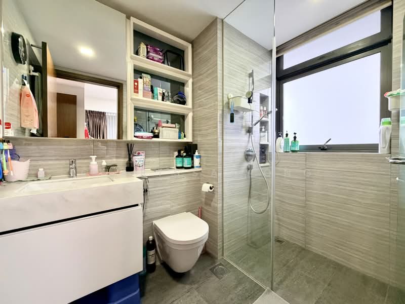 Riverbank at Fernvale, Sengkang West Way/Fernvale, 3 Bedrooms, 1,055 sqft, Condominium For Sale, by Charissa Yong, 500182220 - Bathroom - PropertyGuru.com.sg