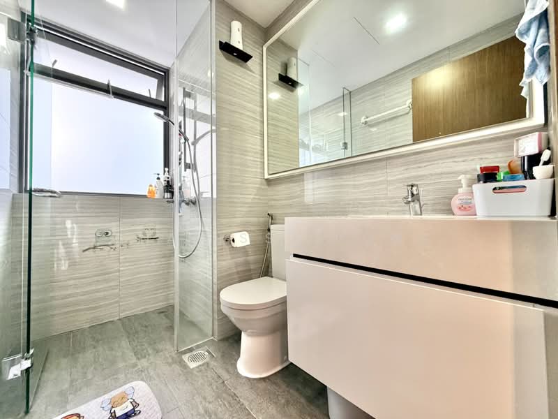 Riverbank at Fernvale, Sengkang West Way/Fernvale, 3 Bedrooms, 1,055 sqft, Condominium For Sale, by Charissa Yong, 500182220 - Bathroom - PropertyGuru.com.sg