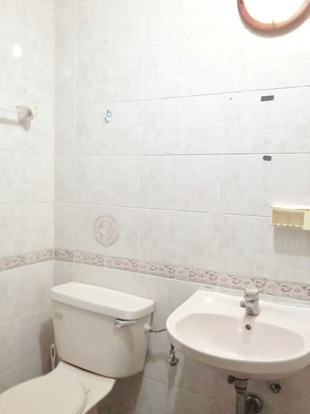Park Court, 9 Lorong 101 Changi, 3 Bedrooms, 946 sqft, Condominium For Sale, by Yam Seng Tan, 500182222 - Bathroom - PropertyGuru.com.sg