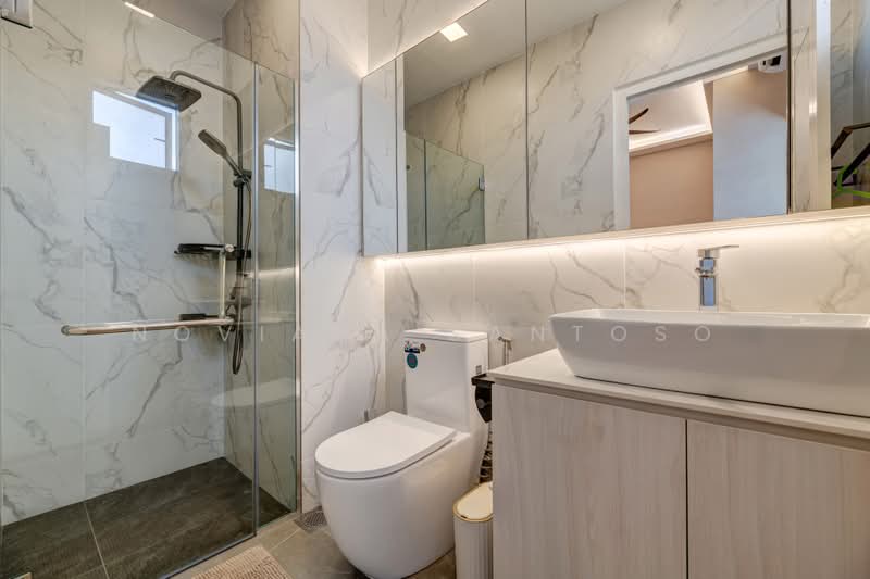 Loyang Villas, Loyang Rise, 5 Bedrooms, 2,700 sqft, Terraced House For Sale, by Noviana Santoso, 500182240 - Bathroom - PropertyGuru.com.sg