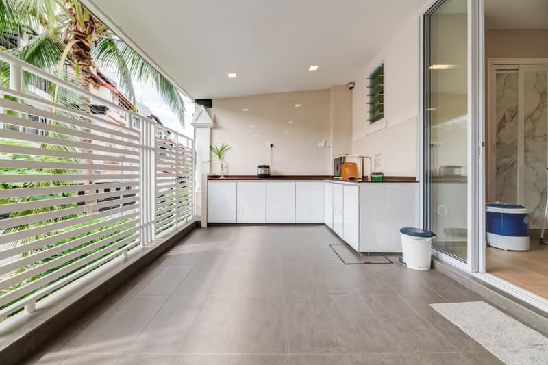 Loyang Villas, Loyang Rise, 5 Bedrooms, 2,700 sqft, Terraced House For Sale, by Noviana Santoso, 500182240 - Kitchen - PropertyGuru.com.sg