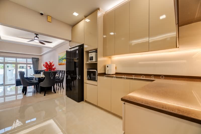 Loyang Villas, Loyang Rise, 5 Bedrooms, 2,700 sqft, Terraced House For Sale, by Noviana Santoso, 500182240 - Kitchen - PropertyGuru.com.sg