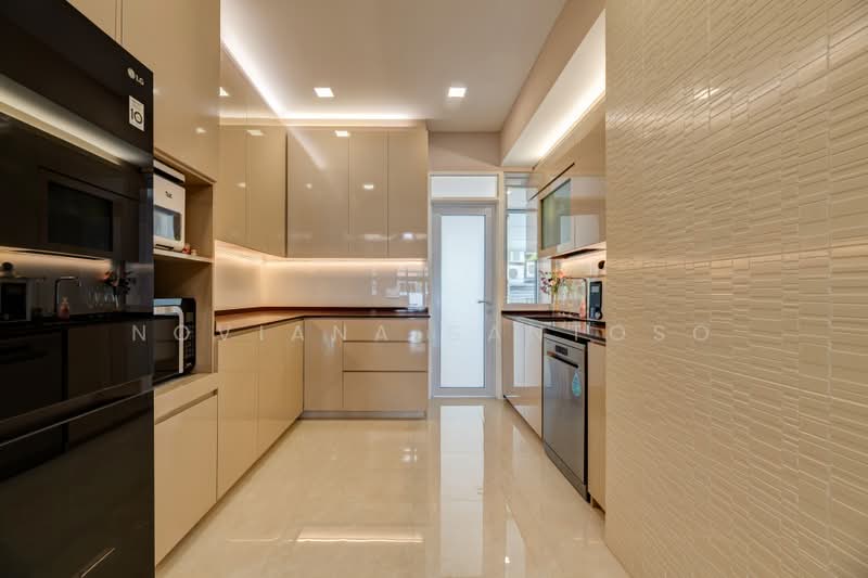 Loyang Villas, Loyang Rise, 5 Bedrooms, 2,700 sqft, Terraced House For Sale, by Noviana Santoso, 500182240 - Kitchen - PropertyGuru.com.sg