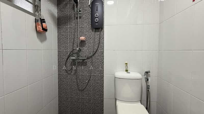 363A Sembawang Crescent, 363A Sembawang Crescent, 3 Bedrooms, 1,001 sqft, HDB Flat For Sale, by Danial Arif, 500182241 - Common Bathroom - PropertyGuru.com.sg