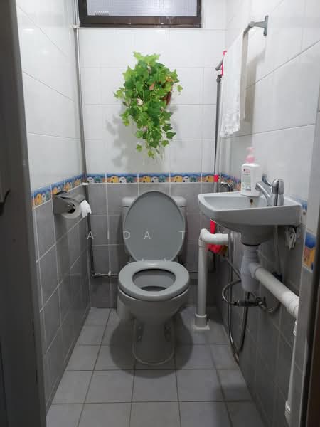 20 Dover Crescent, 20 Dover Crescent, Room Rental, 150 sqft, HDB Flat For Rent, by Aida Tay, 500182244 - Bathroom - PropertyGuru.com.sg