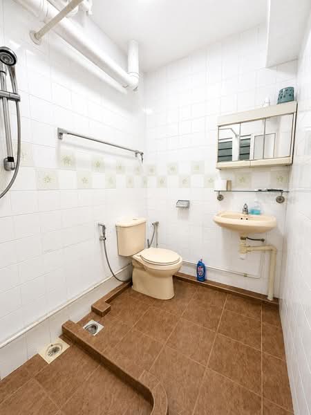 771 Choa Chu Kang Street 54, 771 Choa Chu Kang Street 54, 3 Bedrooms, 1,119 sqft, HDB Flat For Sale, by Bala .S, 500182259 - Bathroom - PropertyGuru.com.sg