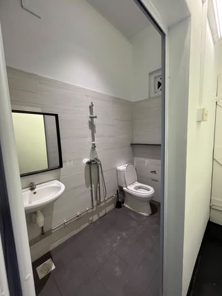 401A Jalan Besar, Jalan Besar, 1,225 sqft, Shop / Shophouse For Rent, by May Yip, 500182268 - Bathroom - CommercialGuru.com.sg