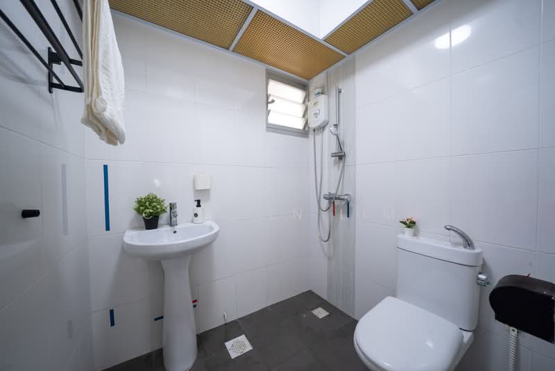 185C Woodlands Street 13, 185C Woodlands Street 13, 2 Bedrooms, 732 sqft, HDB Flat For Sale, by Colleen Lim, 500182270 - Bathroom - PropertyGuru.com.sg