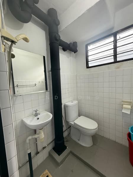 748 Yishun Street 72, 748 Yishun Street 72, 3 Bedrooms, 1,000 sqft, HDB Flat For Rent, by Cindy Ong, 500182273 - Bathroom - PropertyGuru.com.sg