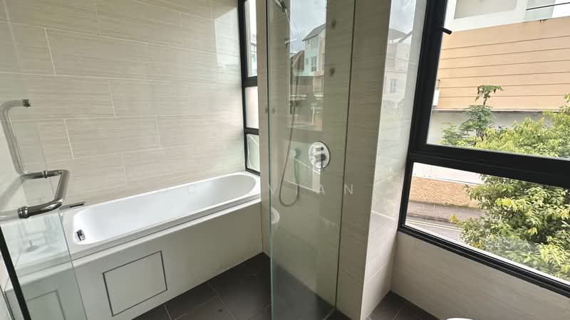 Sembawang Springs Estate, Jalan Salang, 4 Bedrooms, 3,028 sqft, Semi-Detached House For Rent, by Octavian ., 500182282 - Bathroom - PropertyGuru.com.sg