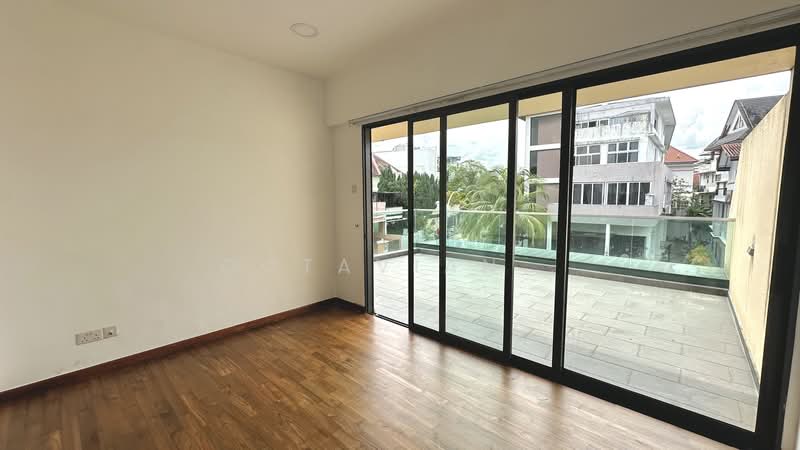 Sembawang Springs Estate, Jalan Salang, 4 Bedrooms, 3,028 sqft, Semi-Detached House For Rent, by Octavian ., 500182282 - Balcony - PropertyGuru.com.sg