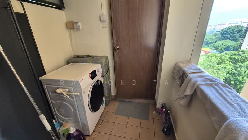 Dover Parkview, 30 Dover Rise, Room Rental, 230 sqft, Condominium For Rent, by Raymond Tay, 500182287 - Balcony - PropertyGuru.com.sg