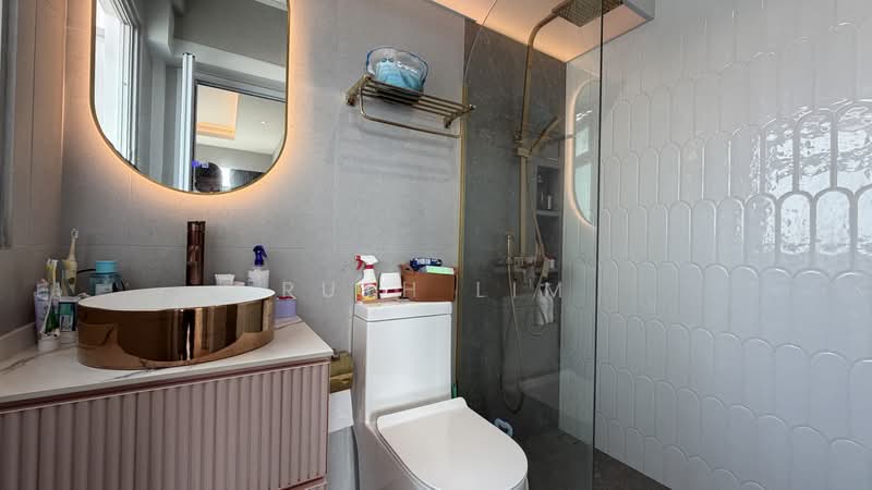 57 Teban Gardens Road, 57 Teban Gardens Road, 3 Bedrooms, 990 sqft, HDB Flat For Sale, by Ruth Lim, 500182292 - Bathroom - PropertyGuru.com.sg