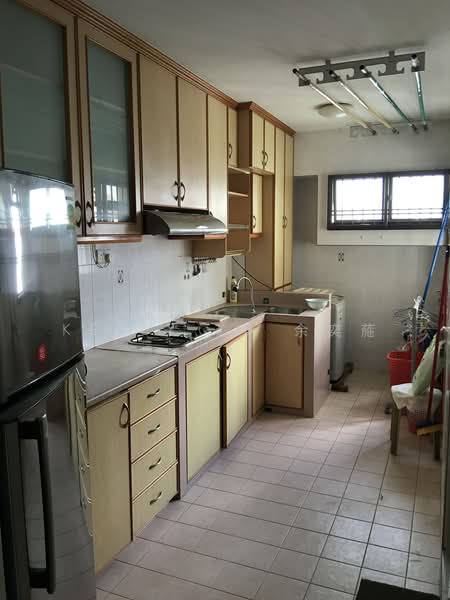 692A Choa Chu Kang Crescent, 692A Choa Chu Kang Crescent, 3 Bedrooms, 1,183 sqft, HDB Flat For Sale, by Kelly Yu 余奕葹, 500182315 - Kitchen - PropertyGuru.com.sg