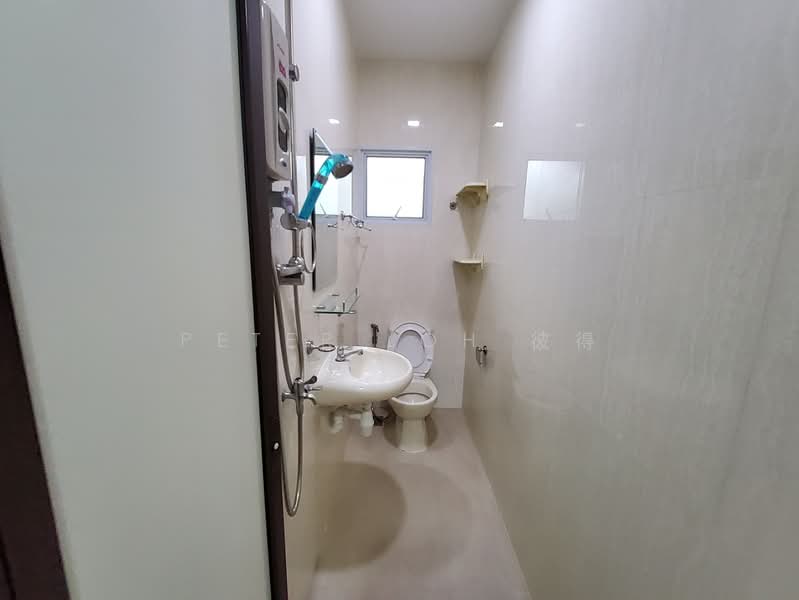 Freehold Inter Terrace at Thomson Garden Estate, Jalan Isnin, 3 Bedrooms, 1,400 sqft, Terraced House For Sale, by Peter Loh 彼得, 500182319 - Bathroom - PropertyGuru.com.sg