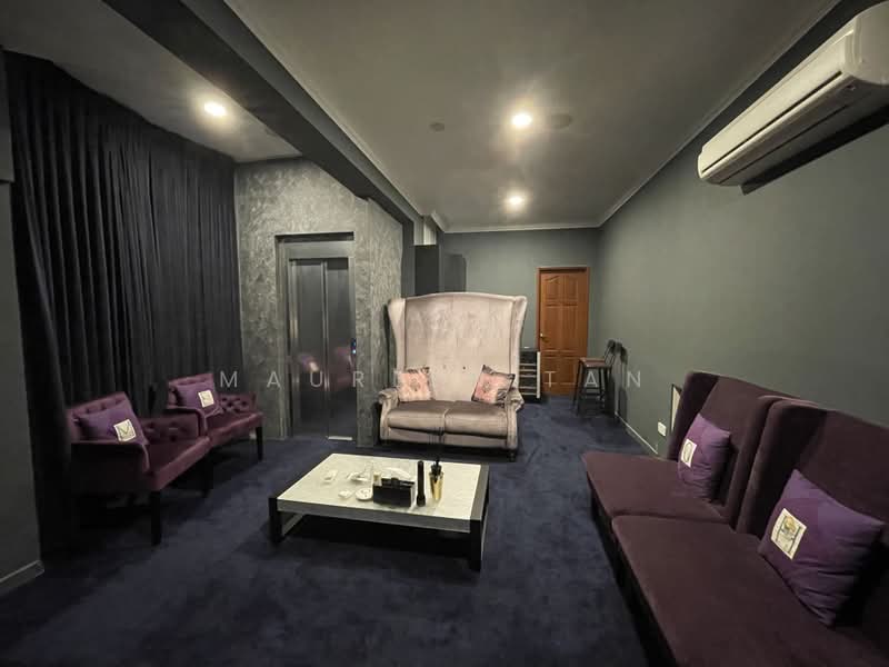 Watten Estate Detached/Bungalow With Lift, Watten, Shelford, Hillcrest, 6 Bedrooms, 5,800 sqft, Detached House For Sale, by Maureen Tan, 500182320 - Living Room - PropertyGuru.com.sg