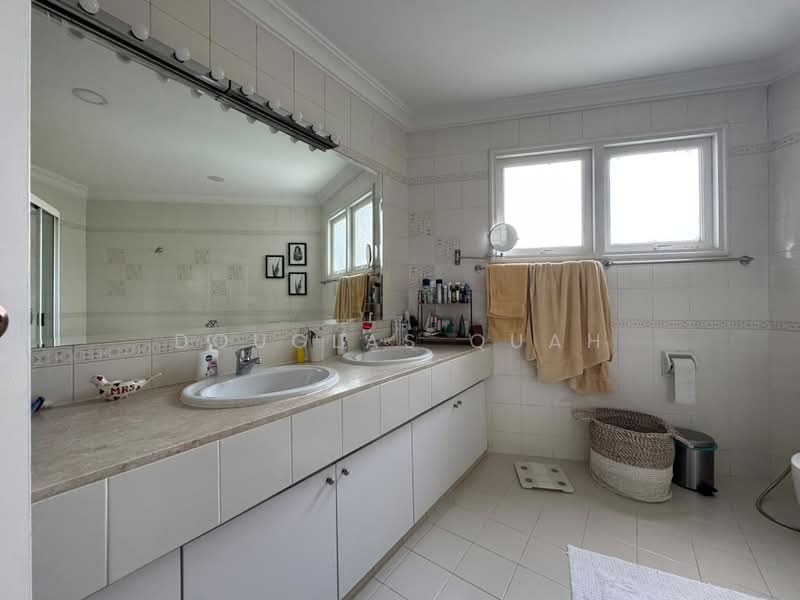 Bungalow Near King Albert Park, YARWOOD AVENUE, 5 Bedrooms, 6,500 sqft, Good Class Bungalow For Rent, by Douglas Quah, 500182327 - Bathroom - PropertyGuru.com.sg