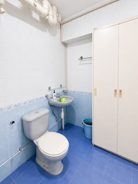 144 Lorong 2 Toa Payoh, 144 Lorong 2 Toa Payoh, 3 Bedrooms, 969 sqft, HDB Flat For Sale, by Taufid OK, 500182328 - Bathroom - PropertyGuru.com.sg