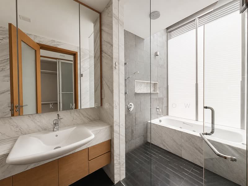 Value Buy! Moonbeam Mt Sinai Holland Semi D 1km Henry Park, , 7 Bedrooms, 4,500 sqft, Semi-Detached House For Sale, by Kimberly Chow, 500182340 - Master Bathroom - PropertyGuru.com.sg