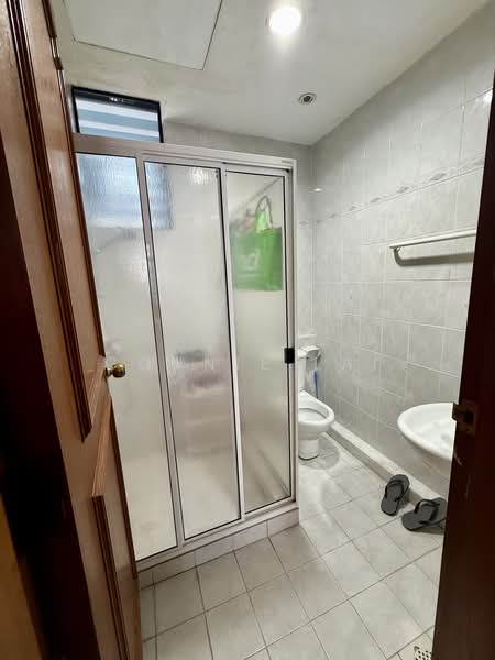 Rosalia Park, 42 Lorong Ong Lye, 2 Bedrooms, 1,098 sqft, Condominium For Sale, by Connie Lai, 500182357 - Common Bathroom - PropertyGuru.com.sg