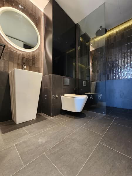 Maple Leaf Elite 1, 120 Rangoon Rd, 2 Bedrooms, 811 sqft, Apartment For Rent, by Cheryl Tan, 500182359 - Bathroom - PropertyGuru.com.sg