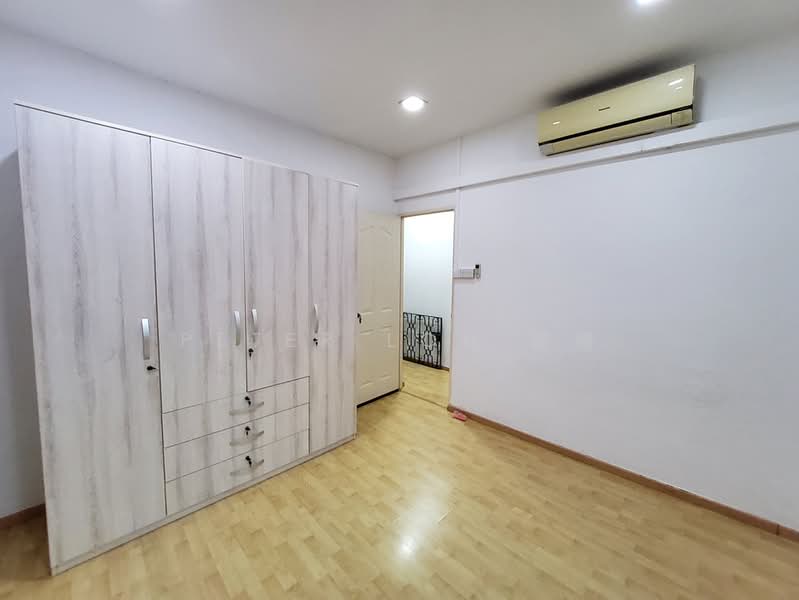Thomson Garden Estate, Jalan Isnin, 3 Bedrooms, 1,400 sqft, Terraced House For Rent, by Peter Loh 彼得, 500182373 - Bedroom - PropertyGuru.com.sg