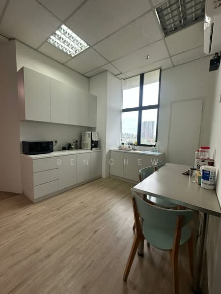 Tradehub 21, 18 Boon Lay Way, 4,004 sqft, Light Industrial (B1) For Sale, by Ben Chew, 500182376 - Kitchen - CommercialGuru.com.sg