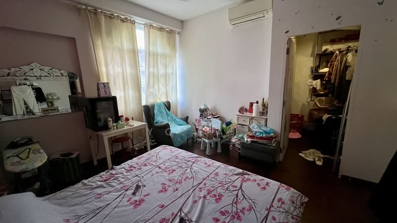 Loyang Besar Close, Loyang Besar Close, 6 Bedrooms, 2,800 sqft, Terraced House For Sale, by YQ Lai, 500182396 - Bedroom - PropertyGuru.com.sg