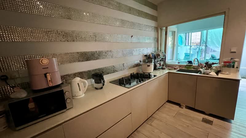 Loyang Besar Close, Loyang Besar Close, 6 Bedrooms, 2,800 sqft, Terraced House For Sale, by YQ Lai, 500182396 - Kitchen - PropertyGuru.com.sg