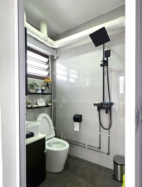 894 Tampines Street 81, 894 Tampines Street 81, 4 Bedrooms, 1,603 sqft, HDB Flat For Sale, by Jason Wong Soon Guan, 500182401 - Bathroom - PropertyGuru.com.sg