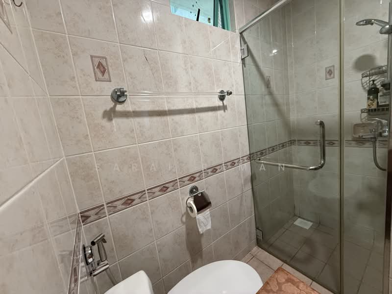 Hazel Park Condo, 15 Hazel Park Condo, Room Rental, 160 sqft, Condominium For Rent, by Sarah Raman, 500182412 - Bathroom - PropertyGuru.com.sg