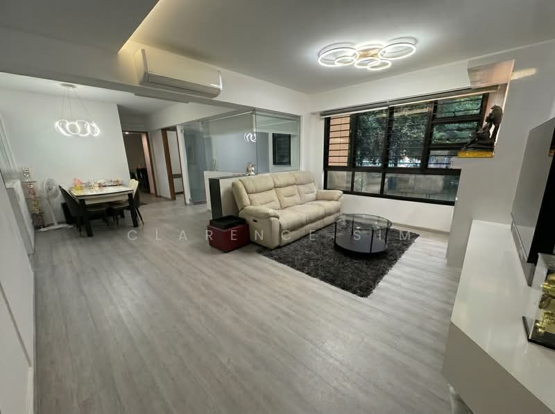 464A Bukit Batok West Avenue 8, 464A Bukit Batok West Avenue 8, 3 Bedrooms, 1,001 sqft, HDB Flat For Sale, by Clarence Sim, 500182415 - Living Room - PropertyGuru.com.sg