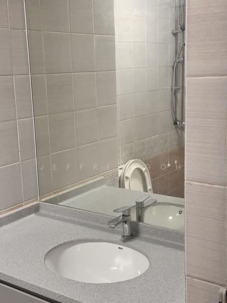 Azalea Park Condo, 2 Flora Road, 2 Bedrooms, 950 sqft, Condominium For Rent, by Jeffrey Goh, 500182417 - Bathroom - PropertyGuru.com.sg