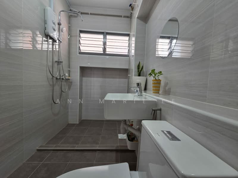 555 Choa Chu Kang North 6, 555 Choa Chu Kang North 6, 4 Bedrooms, 1,582 sqft, HDB Flat For Sale, by Ann Marie Ee, 500182427 - Common Bathroom - PropertyGuru.com.sg