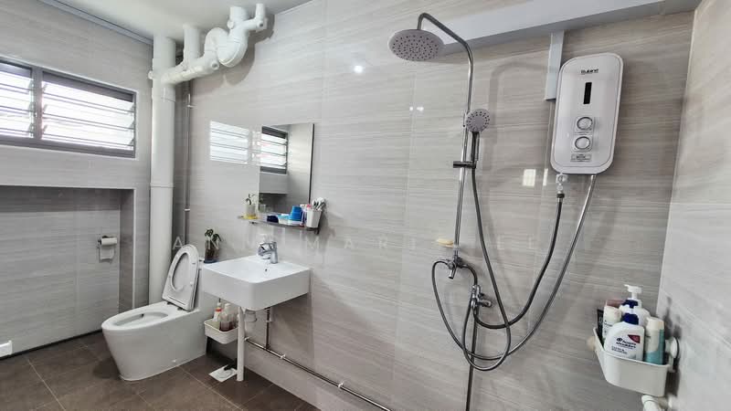 555 Choa Chu Kang North 6, 555 Choa Chu Kang North 6, 4 Bedrooms, 1,582 sqft, HDB Flat For Sale, by Ann Marie Ee, 500182427 - Master Bedroom Bathroom - PropertyGuru.com.sg