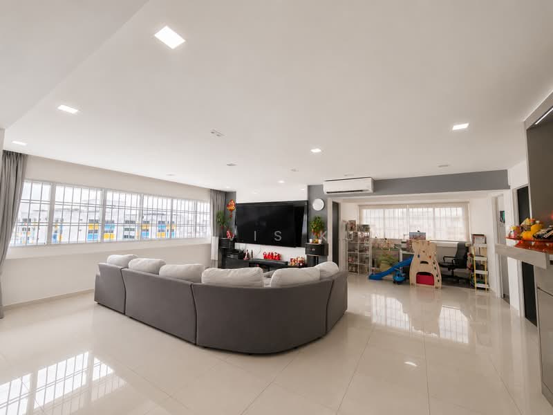 708 Jurong West Street 71, 708 Jurong West Street 71, 3 Bedrooms, 1,593 sqft, HDB Flat For Sale, by Kelvis Kua, 500182428 - Living Room - PropertyGuru.com.sg